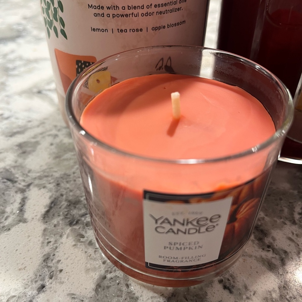 NWT- Yankee Candle Red Kitchen Spice Jar Set - Picture 3 of 5